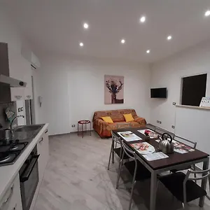 Casa Aci Gioja , Aci Catena Italia