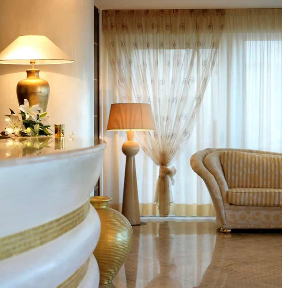 Hotel Tiffany'S ريتشوني