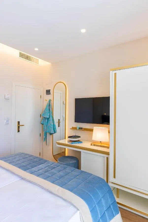 Hotel Tiffany'S ريتشوني